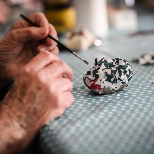 De la construction à la manipulation, la marionnette comme outil de médiation et d’inclusion