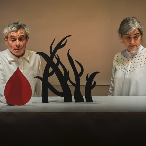 De la dramaturgie au théâtre de papier